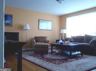 909 Pickett Ln, Newark, DE 19711