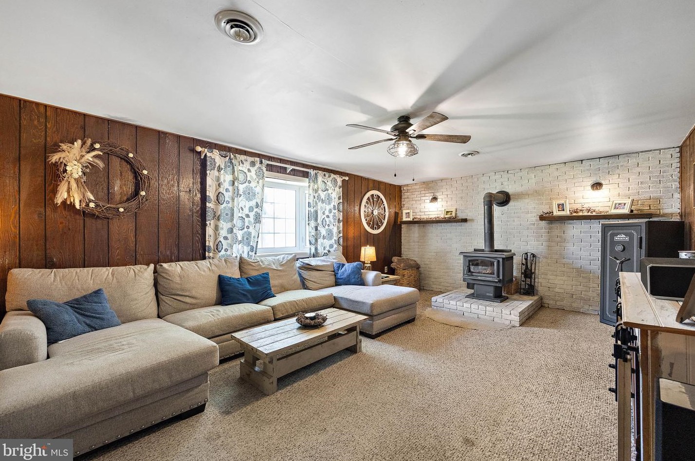 709 Moores Ln, New Castle, DE 19720