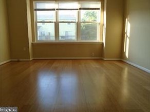 872 N Waterford Ln, Wilmington, DE 19808