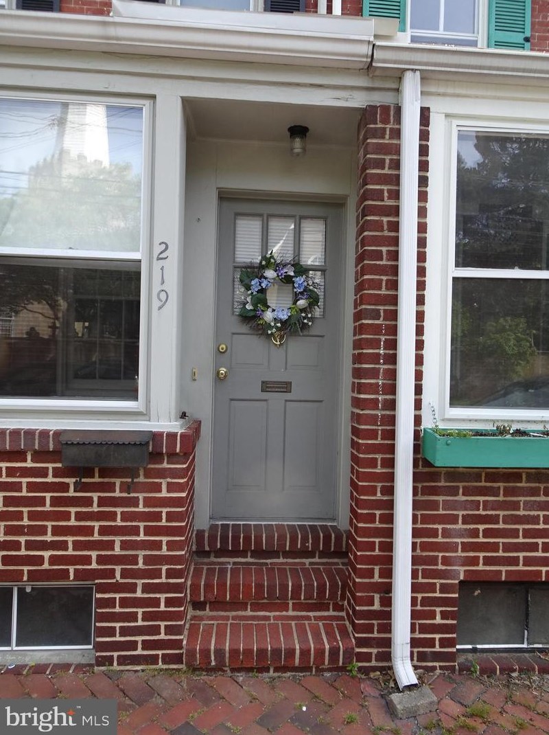 219 Harmony St, New Castle, DE 19720-4819