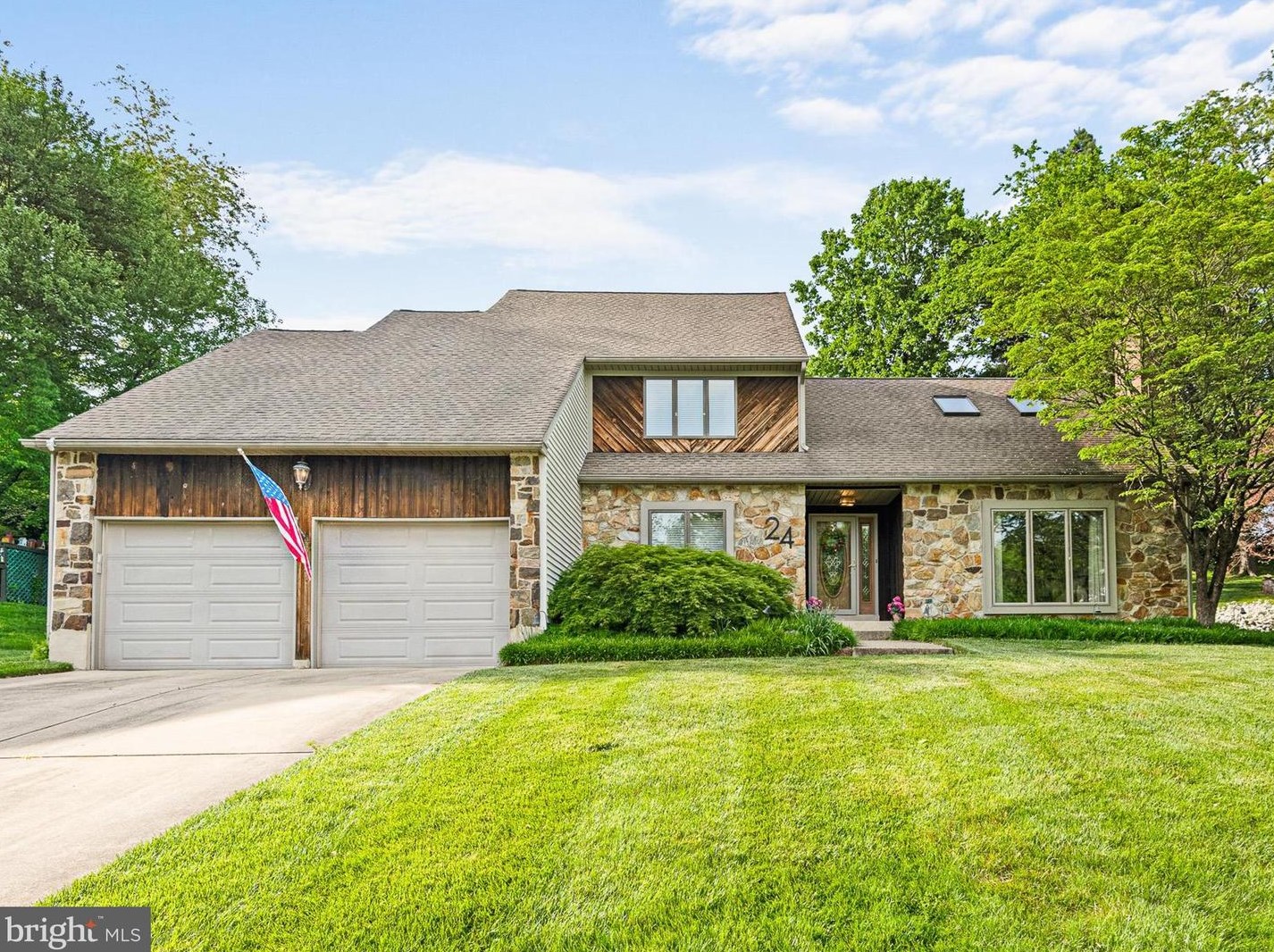 24 Old Stable Ln, Newark, DE 19711-4381