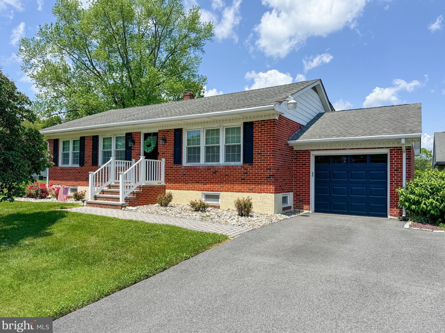 8 Marabou Dr, Newark, DE 19702-4717