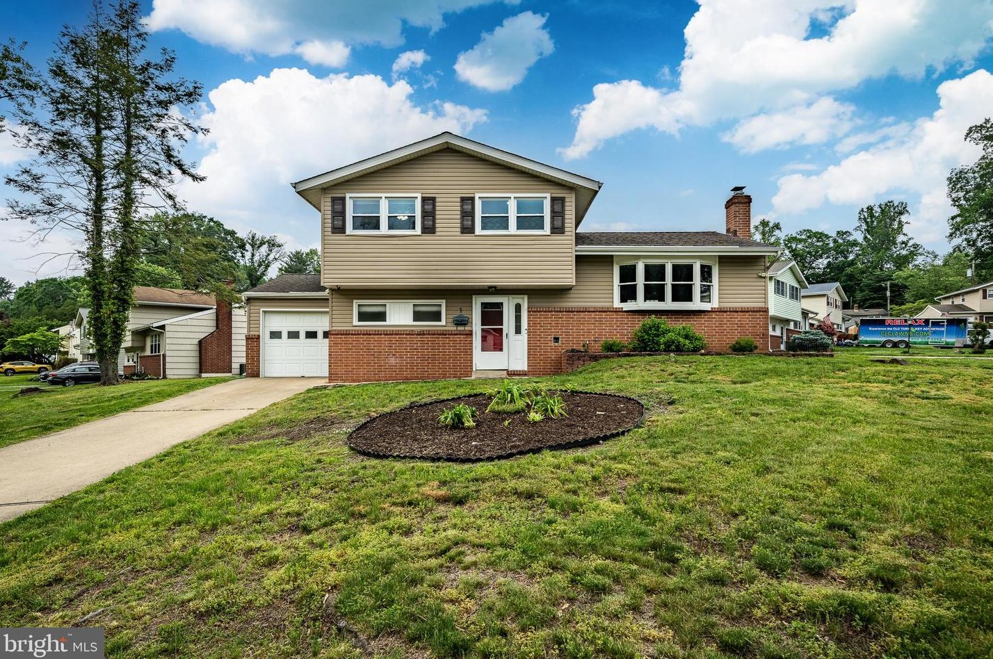 1 Woodbury Ct, Wilmington, DE 19805-1064