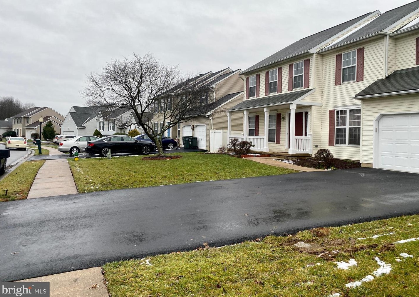 209 Flagstone Dr, Newark DE  19702-3645 exterior