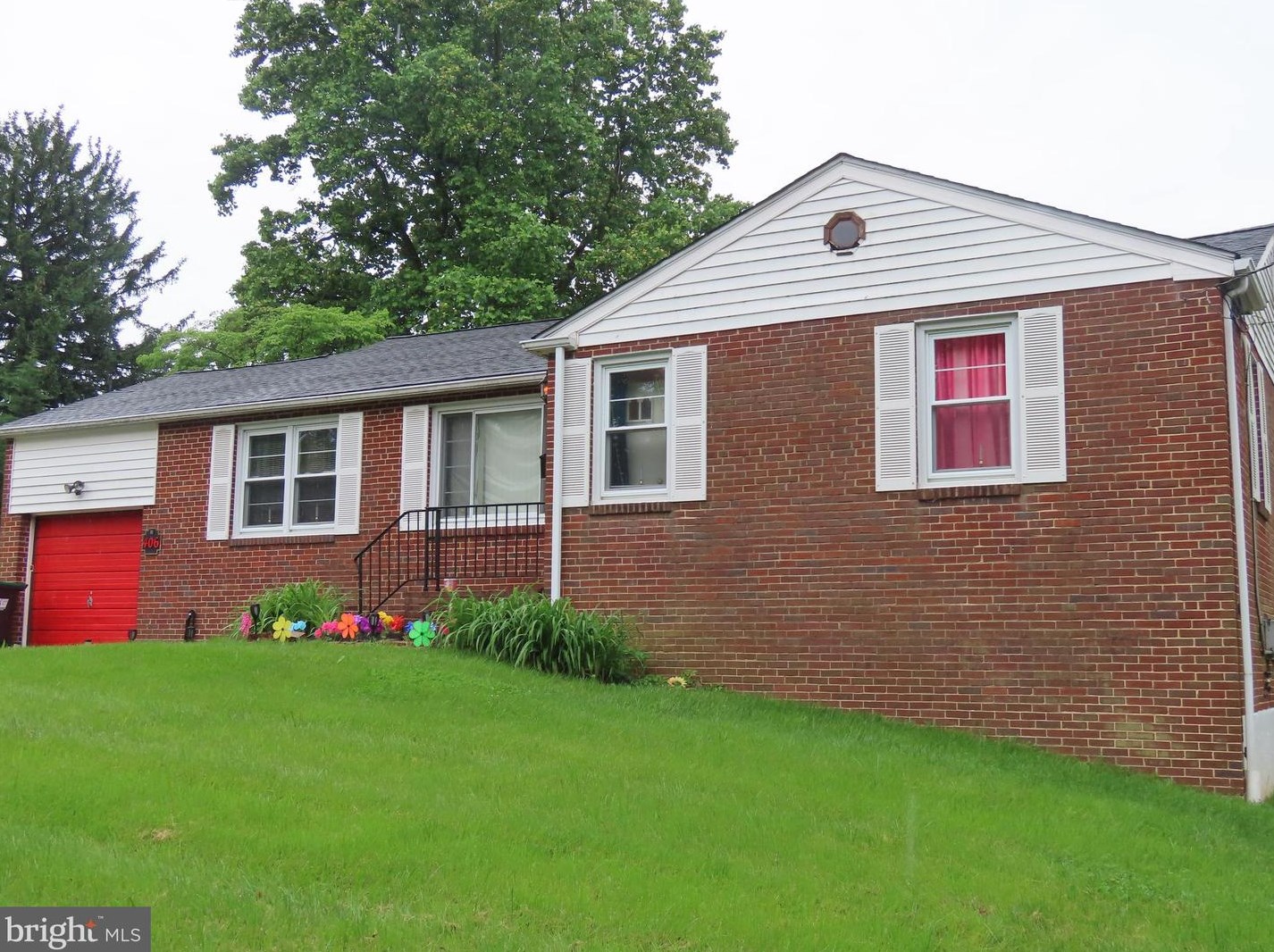 406 Lynn Dr, Wilmington, DE 19809-2804