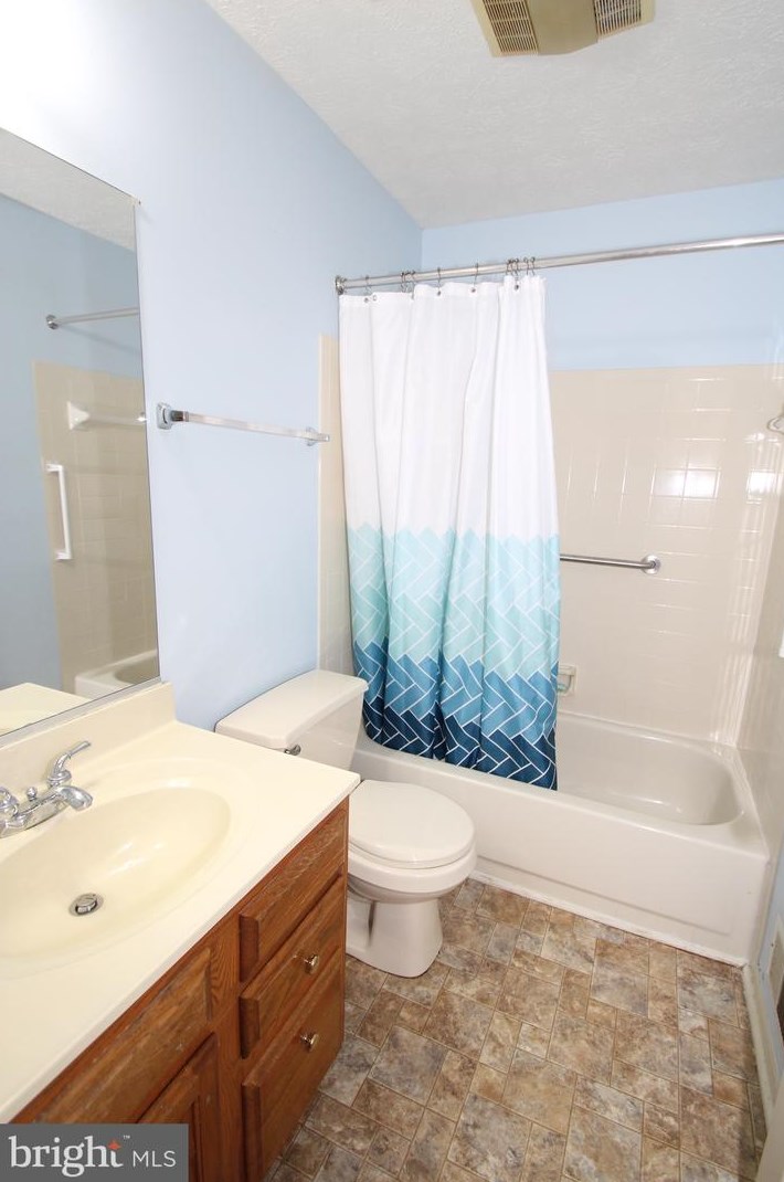 16 Galloway Ct, Newark DE 19711-1507 exterior