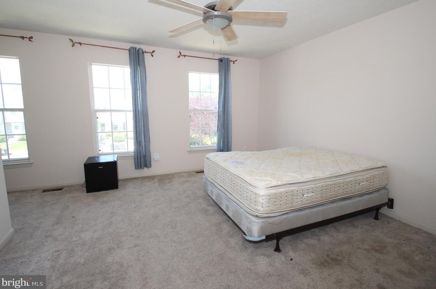 16 Galloway Ct, Newark DE 19711-1507 exterior