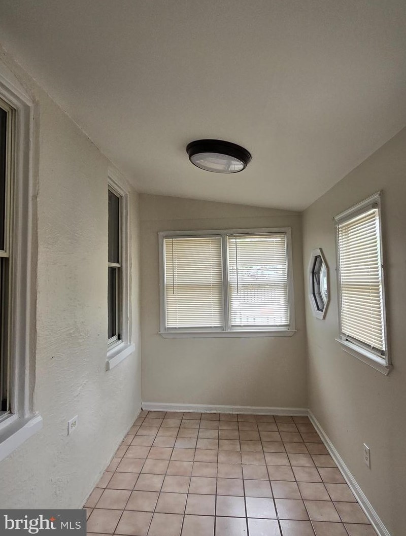 224 7th Ave, Wilmington, DE 19805-4762