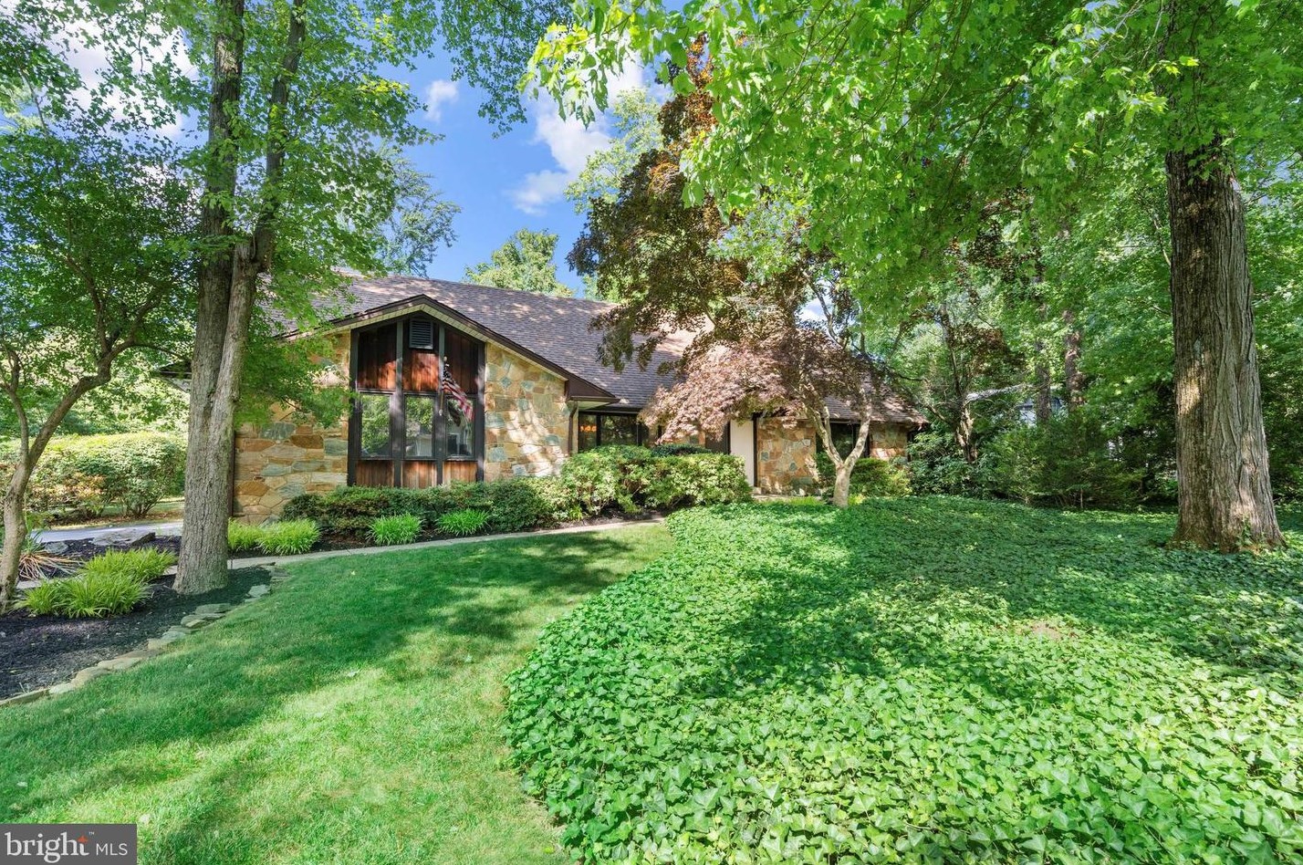 112 Hitching Post Dr, Wilmington, DE 19803