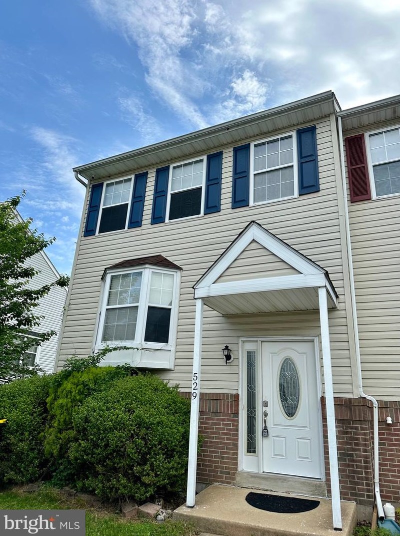 529 Canary Dr, Newark, DE 19702
