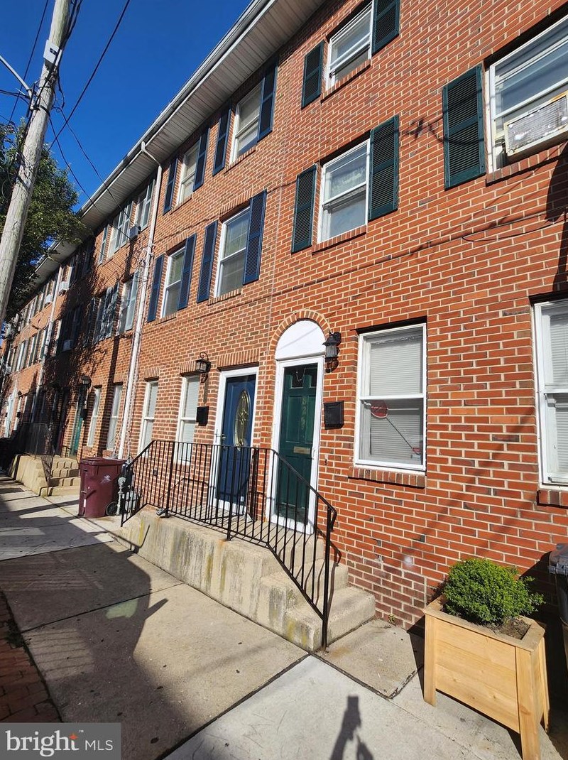 823 Kirkwood St, Wilmington, DE 19801-4203