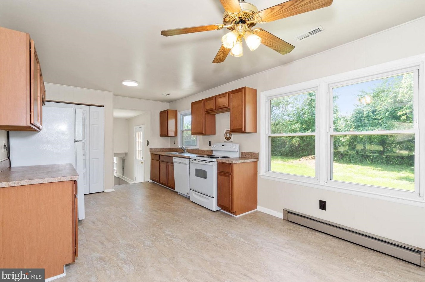 821 Broadfield Dr, Newark DE 19713-2724 exterior