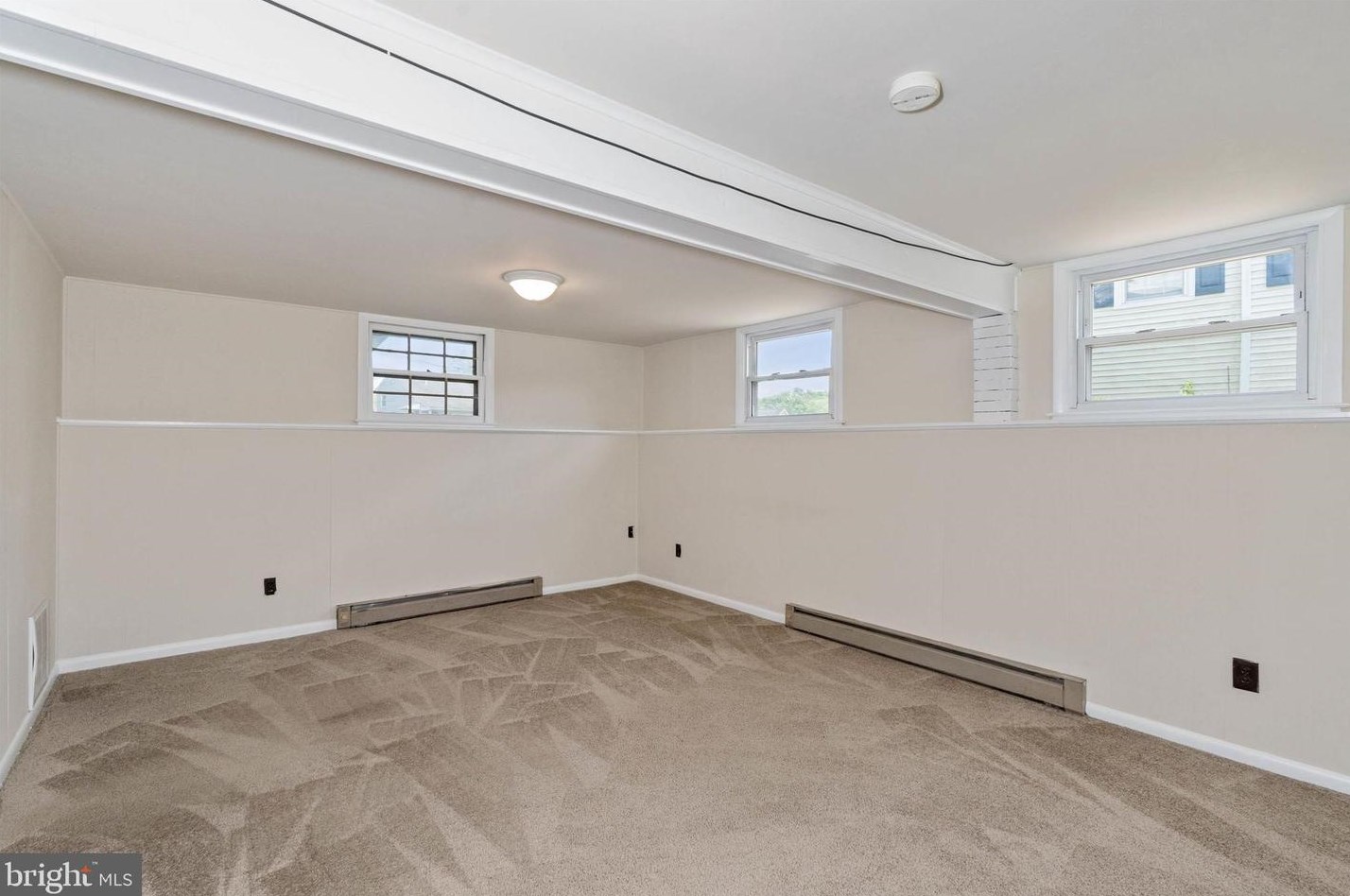 821 Broadfield Dr, Newark DE 19713-2724 exterior