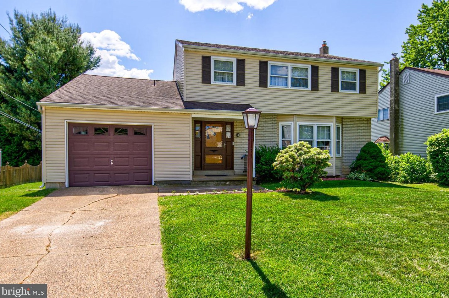 916 Rockwell Rd, Wilmington, DE 19810-3121