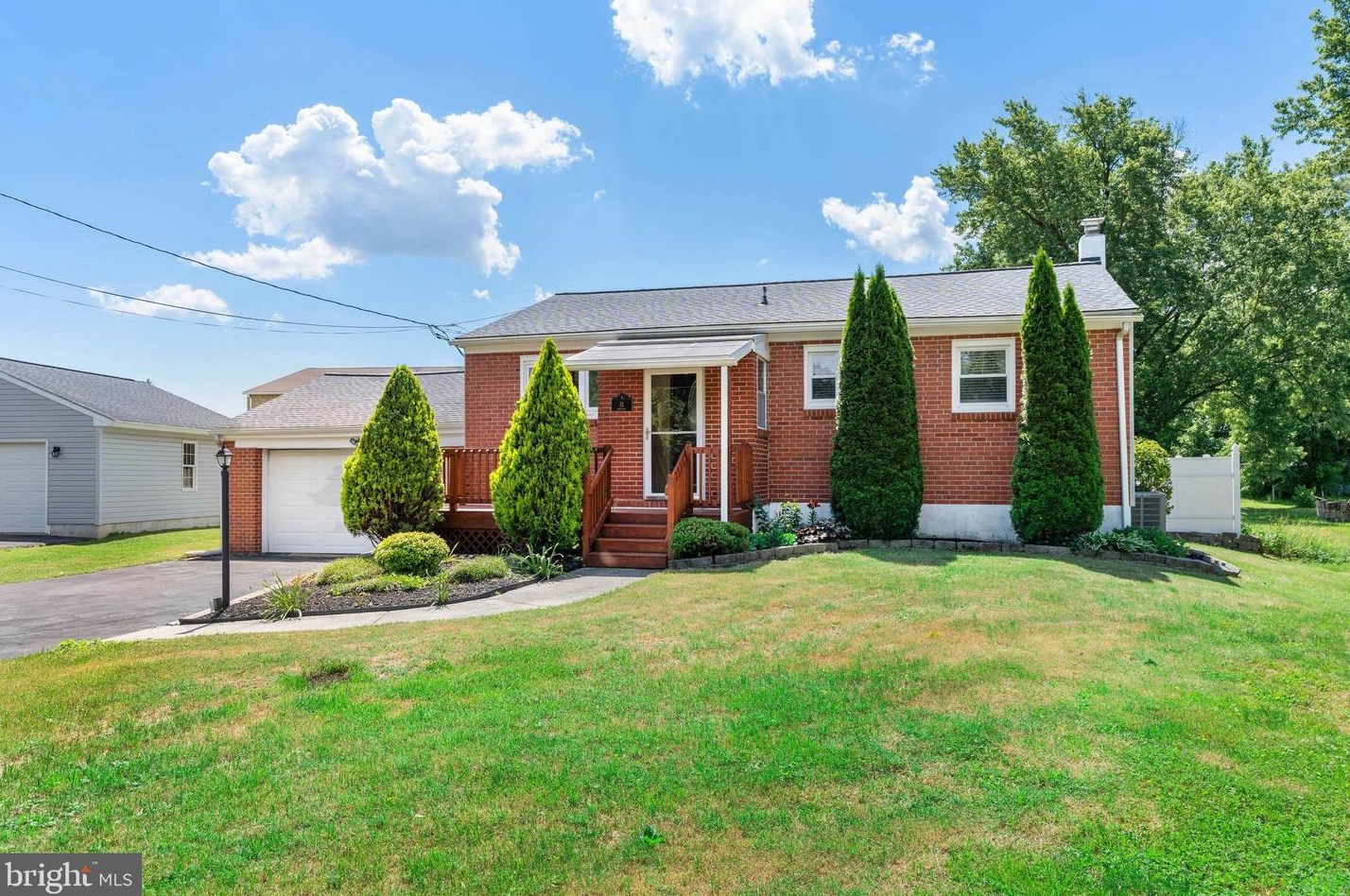 13 Meadow Rd, New Castle, DE 19720-1544