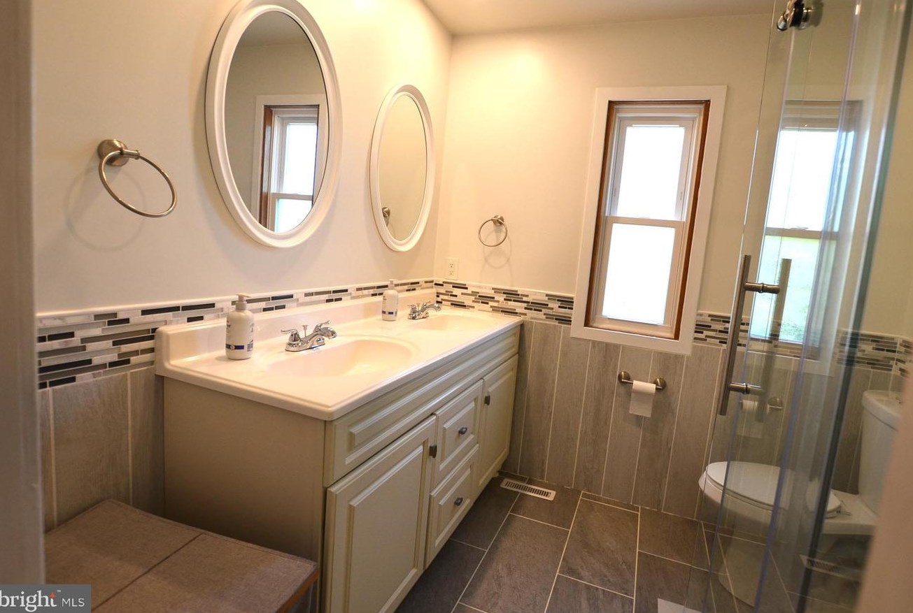 131 Fairhill Dr, Wilmington DE  19808-4310 exterior