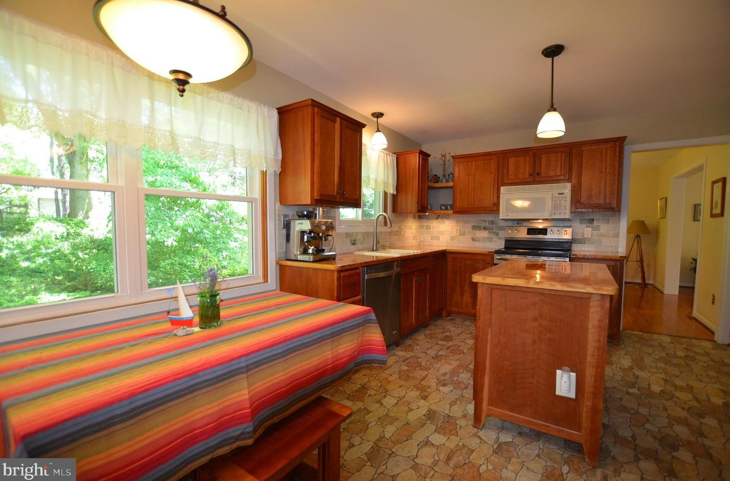 131 Fairhill Dr, Wilmington DE  19808-4310 exterior