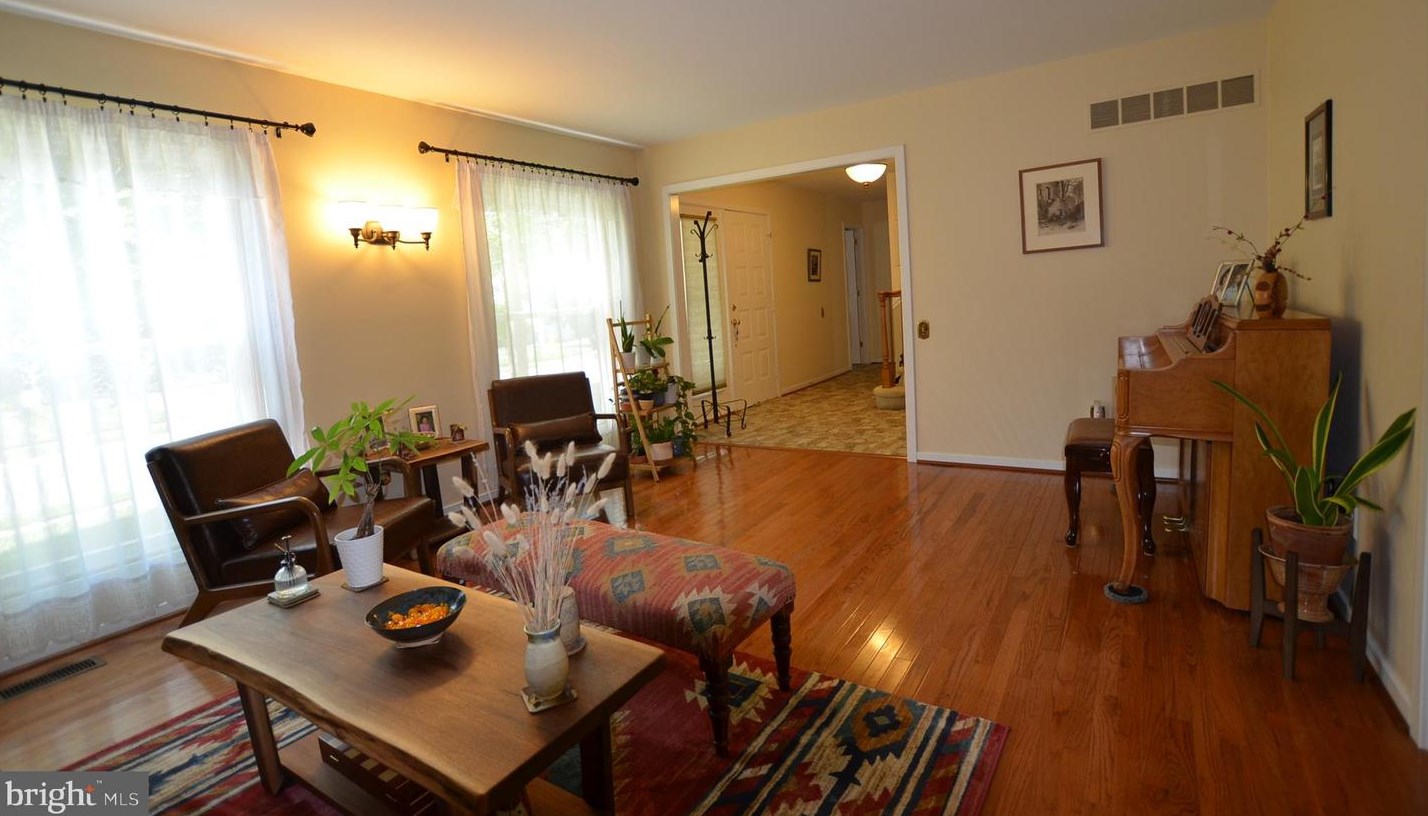 131 Fairhill Dr, Wilmington DE  19808-4310 exterior