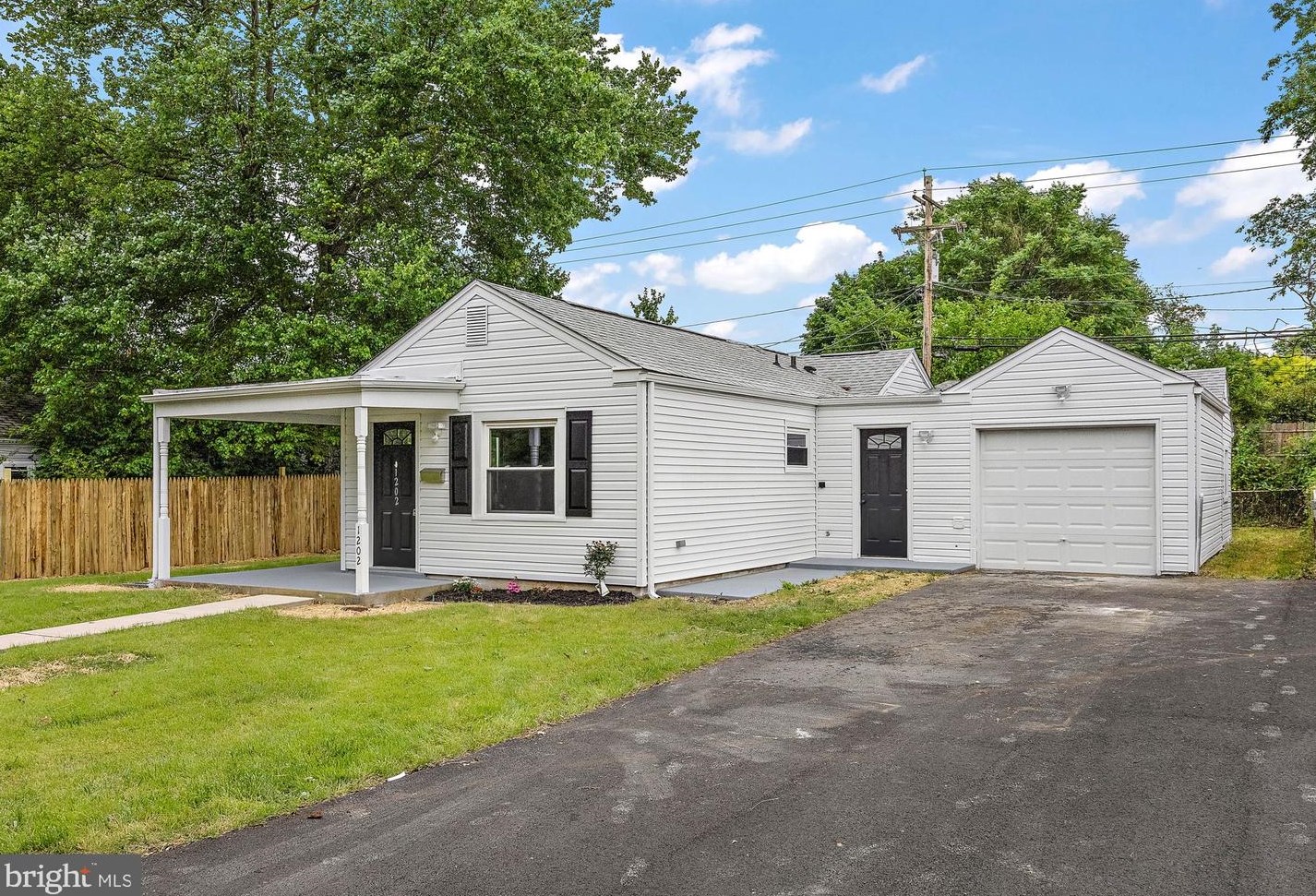 1202 Willow Run Dr, Wilmington, DE 19805-1254