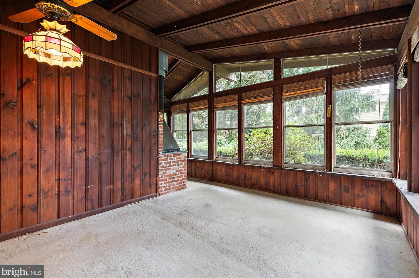 2633 Drayton Dr, Wilmington DE  19808-3803 exterior