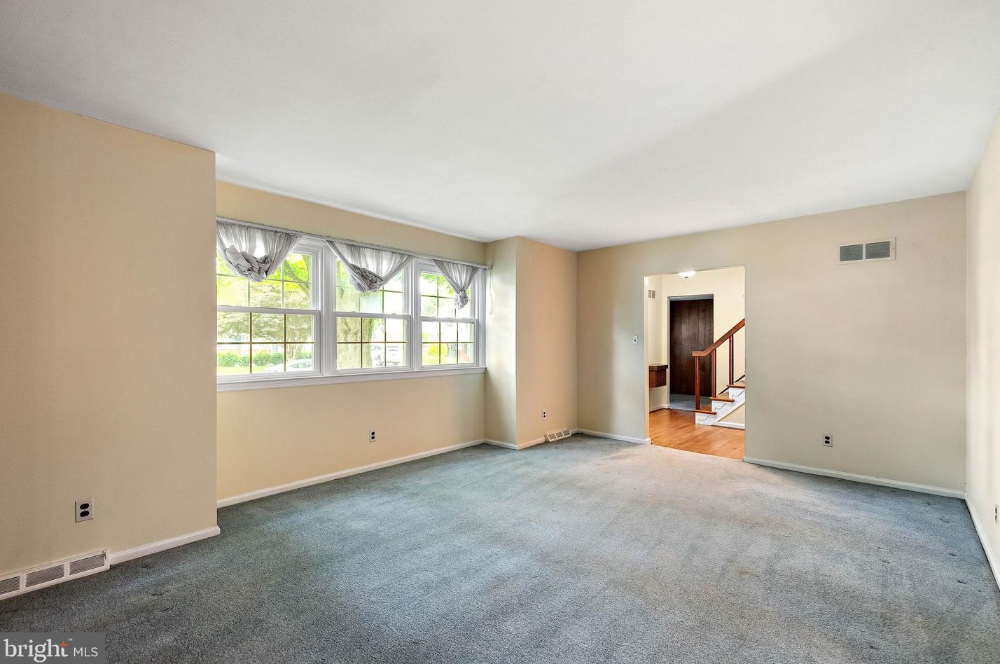 2633 Drayton Dr, Wilmington DE  19808-3803 exterior