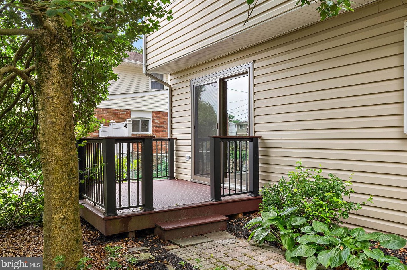 2633 Drayton Dr, Wilmington DE  19808-3803 exterior