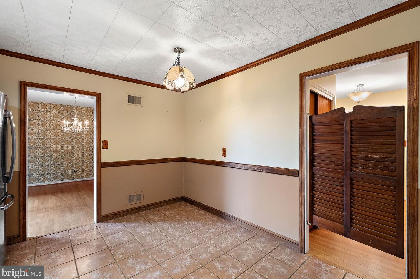 2633 Drayton Dr, Wilmington DE  19808-3803 exterior