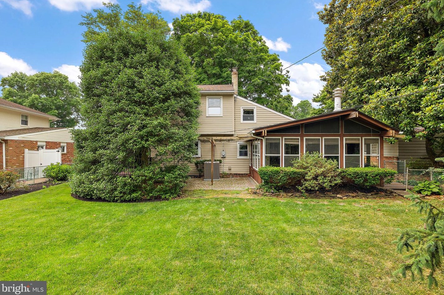 2633 Drayton Dr, Wilmington DE  19808-3803 exterior