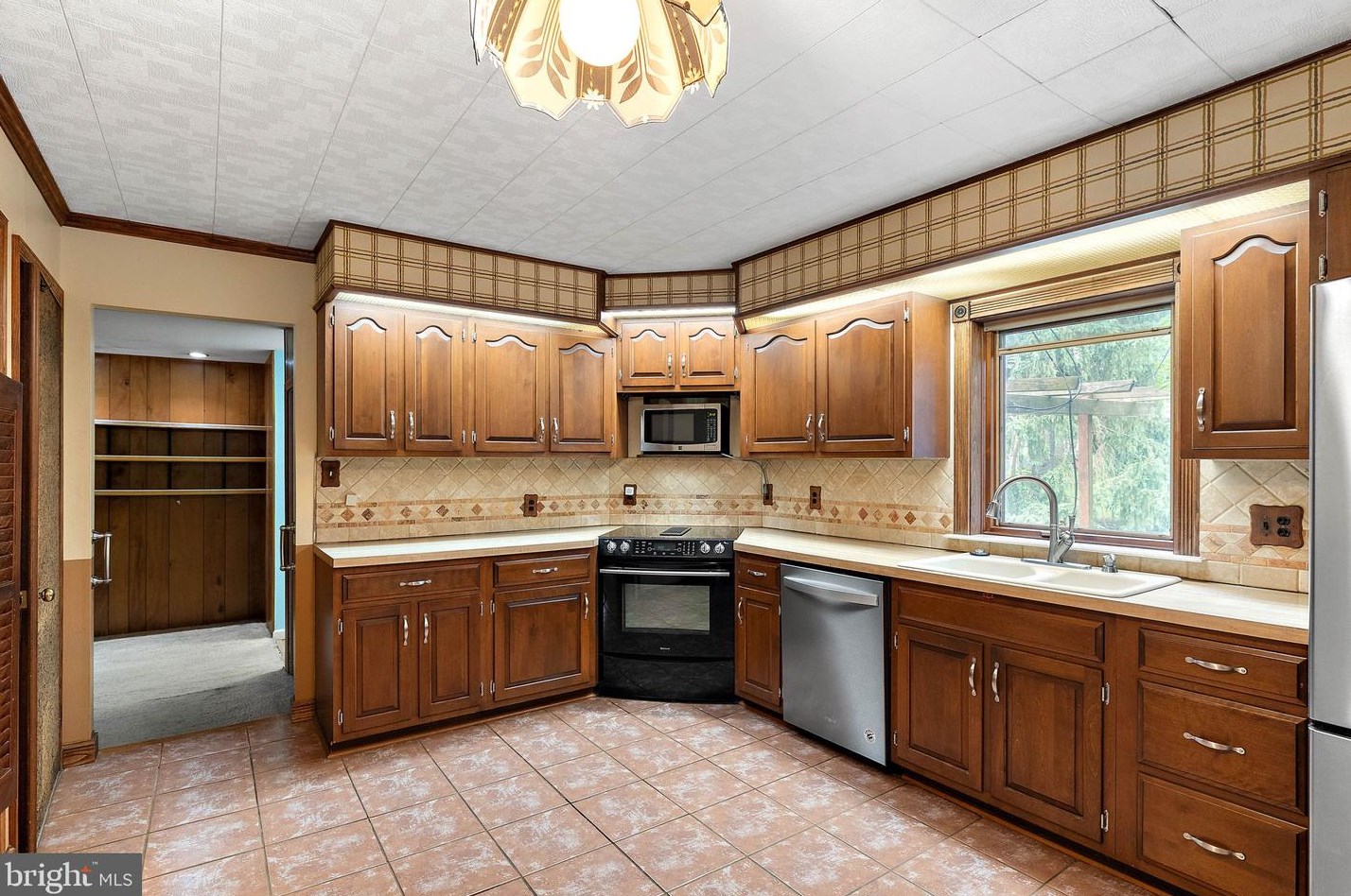 2633 Drayton Dr, Wilmington DE  19808-3803 exterior