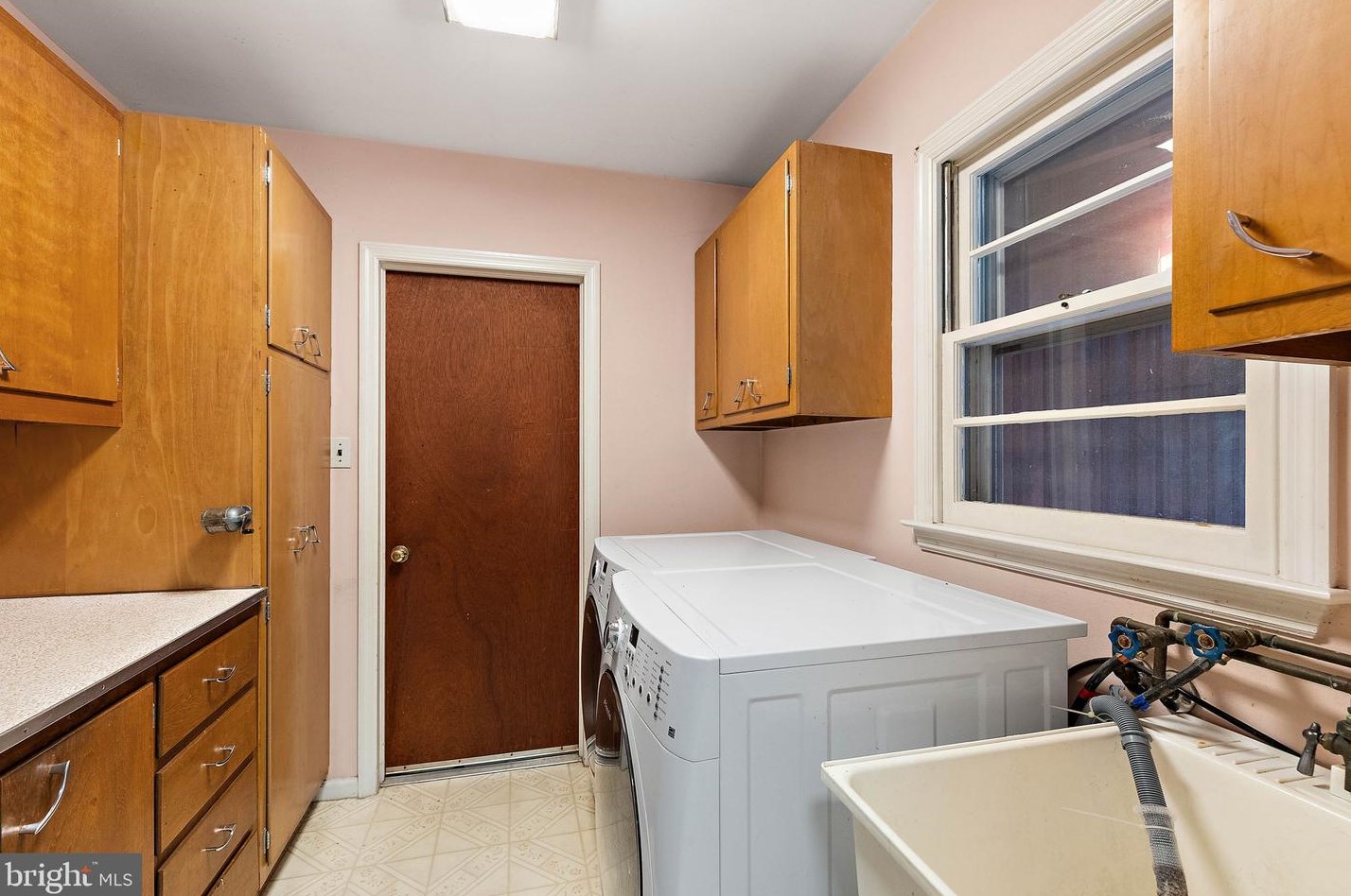 2633 Drayton Dr, Wilmington DE  19808-3803 exterior