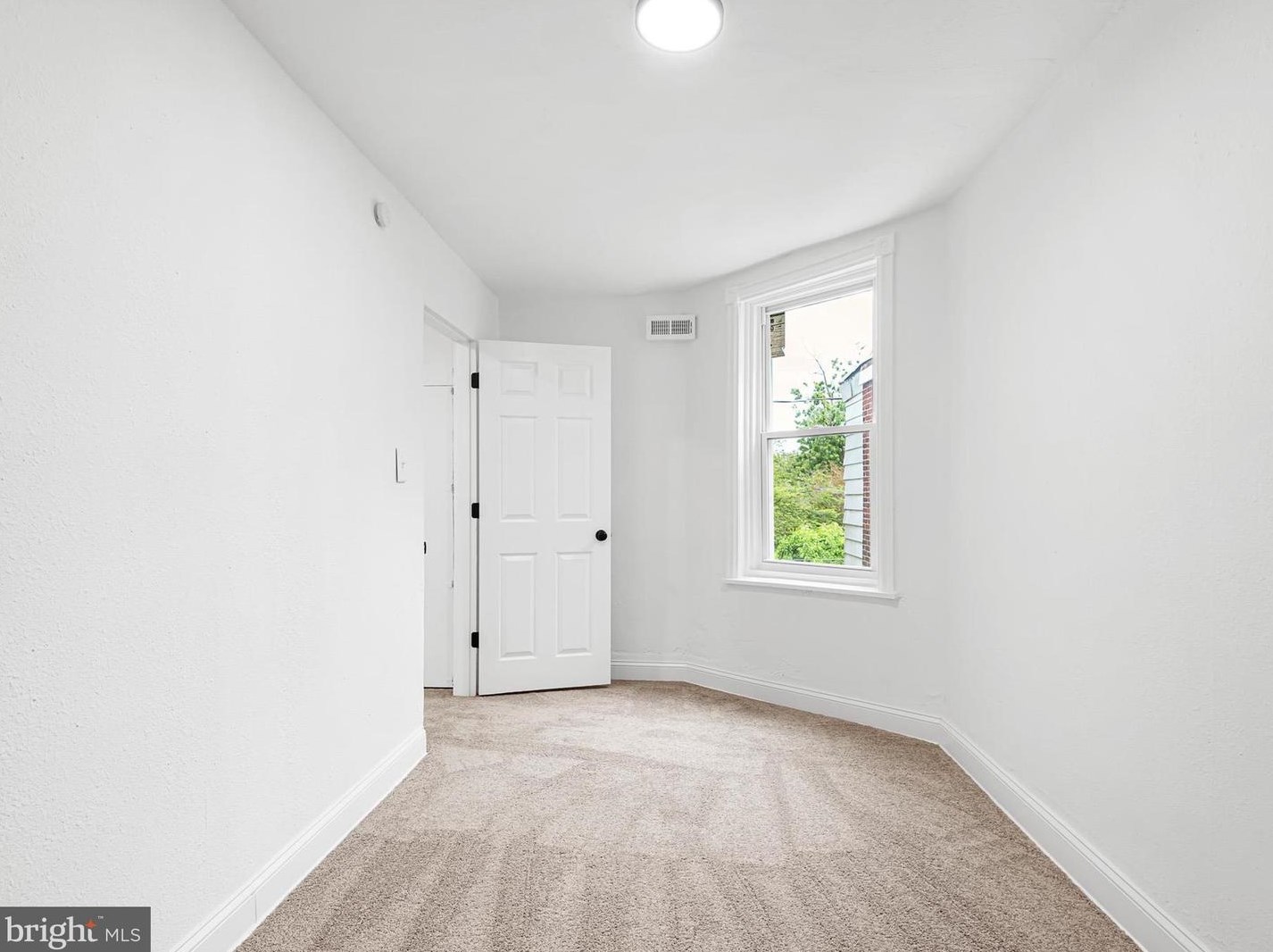 307 24th St, Wilmington DE  19802-4135 exterior