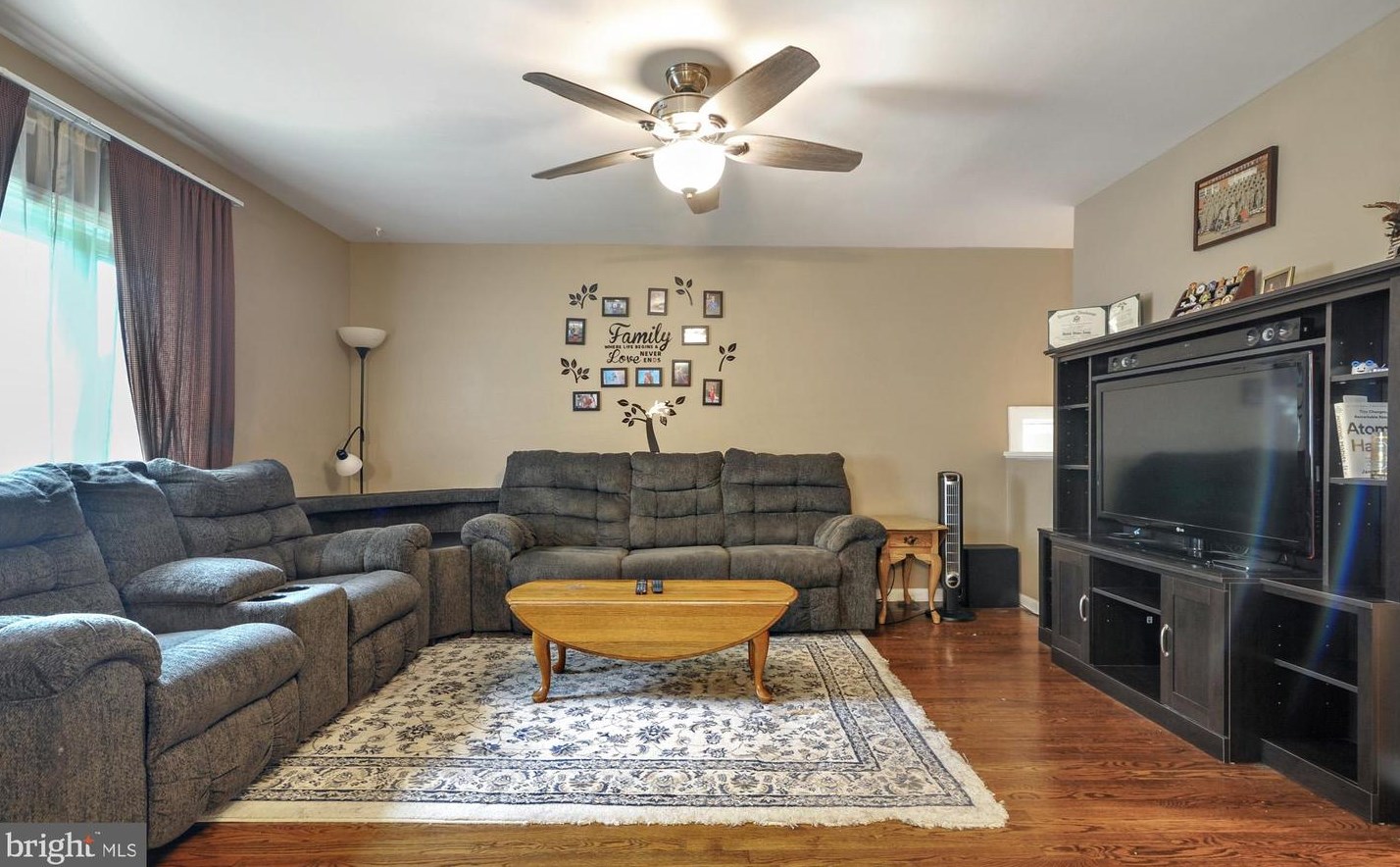 13 Fawn Dr, Newark, DE 19711-2565