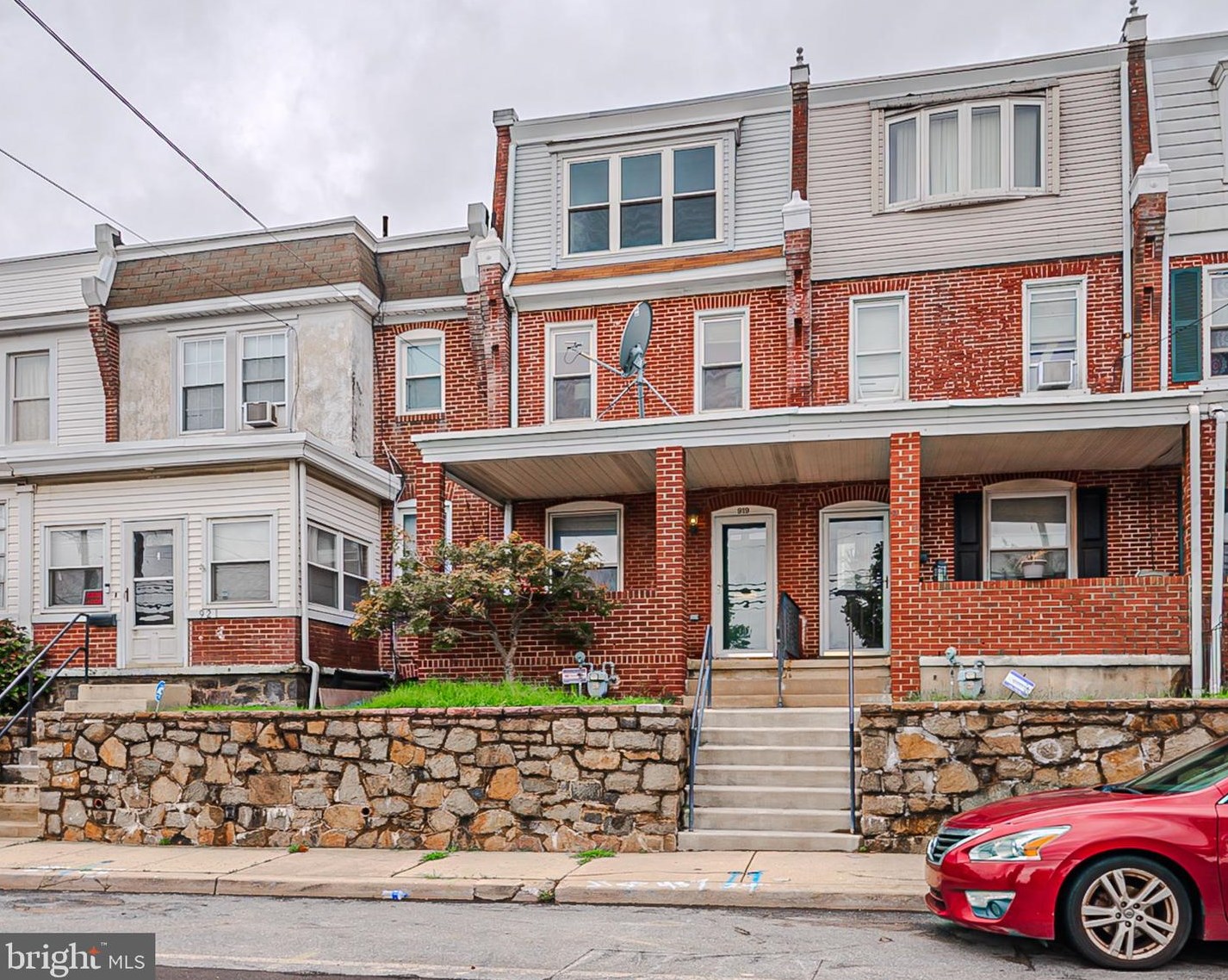 919 Broom St, Wilmington, DE 19806-4527