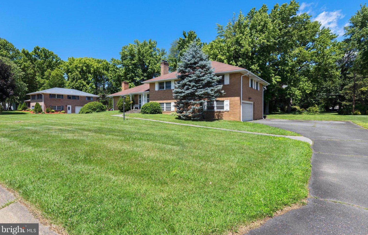 4659 Dartmoor Dr, Wilmington, DE 19803-4807