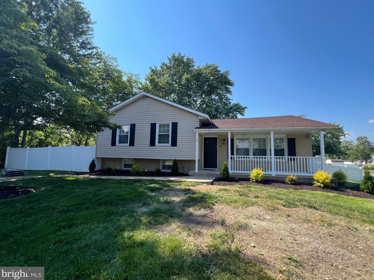 1 Turf Ln, Newark, DE 19713
