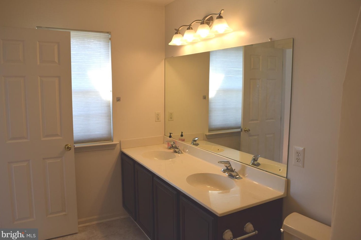 4 Lotus Cir, Bear DE  19701-6320 exterior