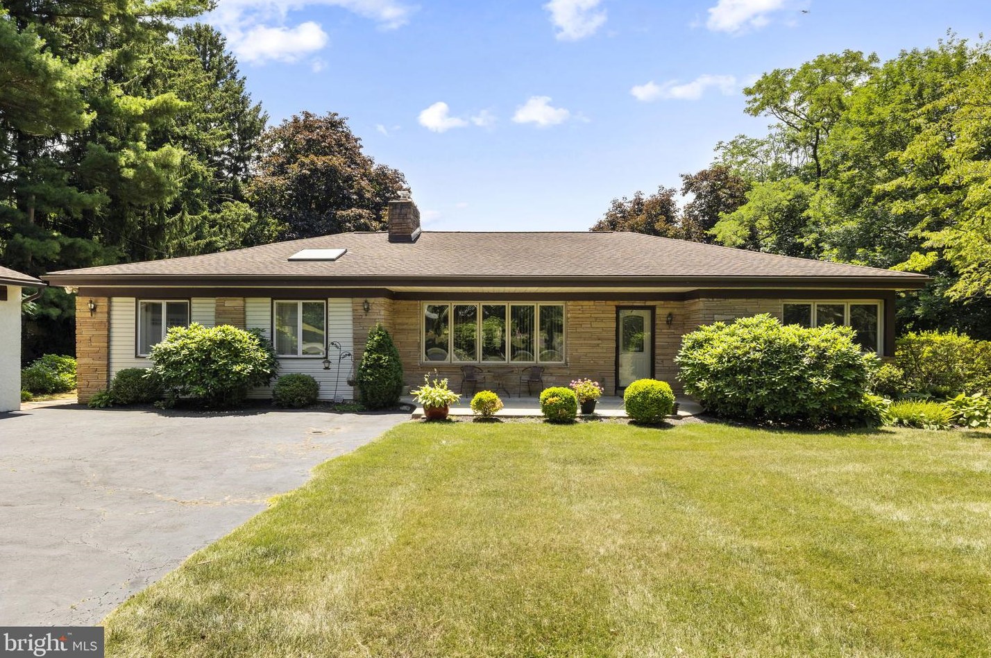 1 Crestfield Rd, Wilmington, DE 19810