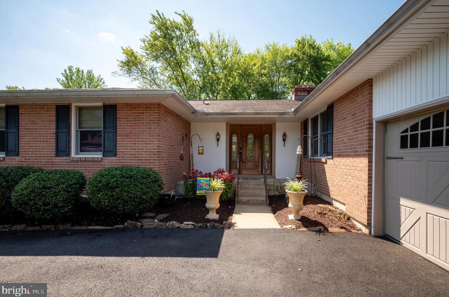 2614 Deepwood Dr, Wilmington, DE 19810-3502