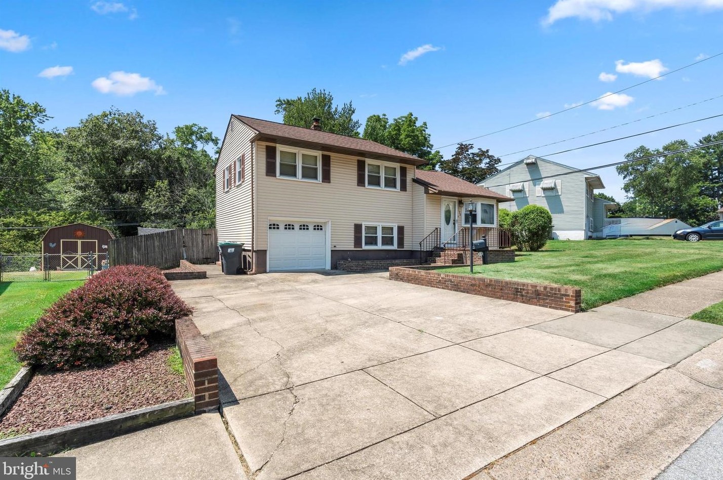 1120 Wagoner Dr, Wilmington, DE 19805-1119