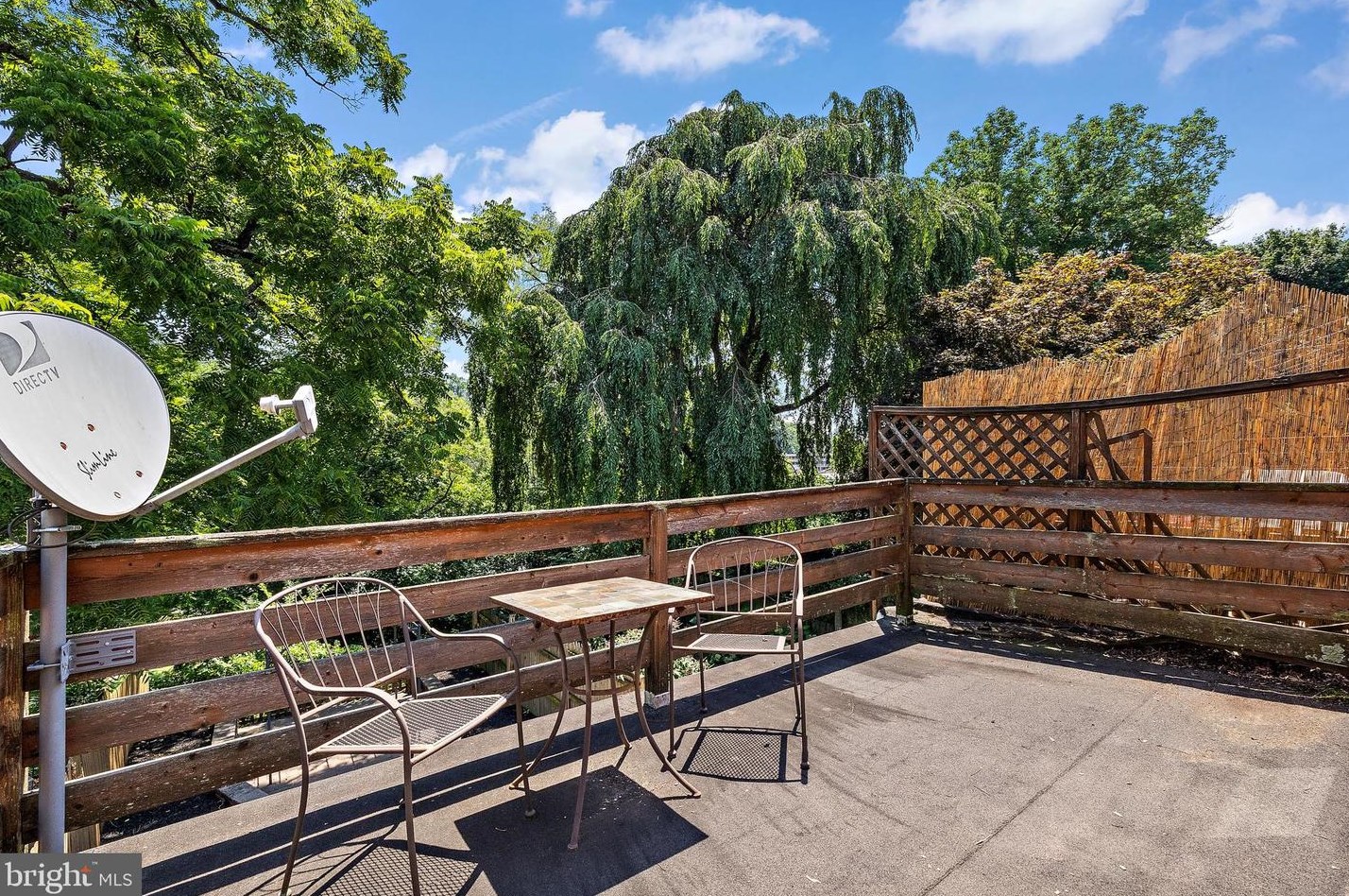 2422 Riddle Ave, Wilmington DE  19806-2127 exterior