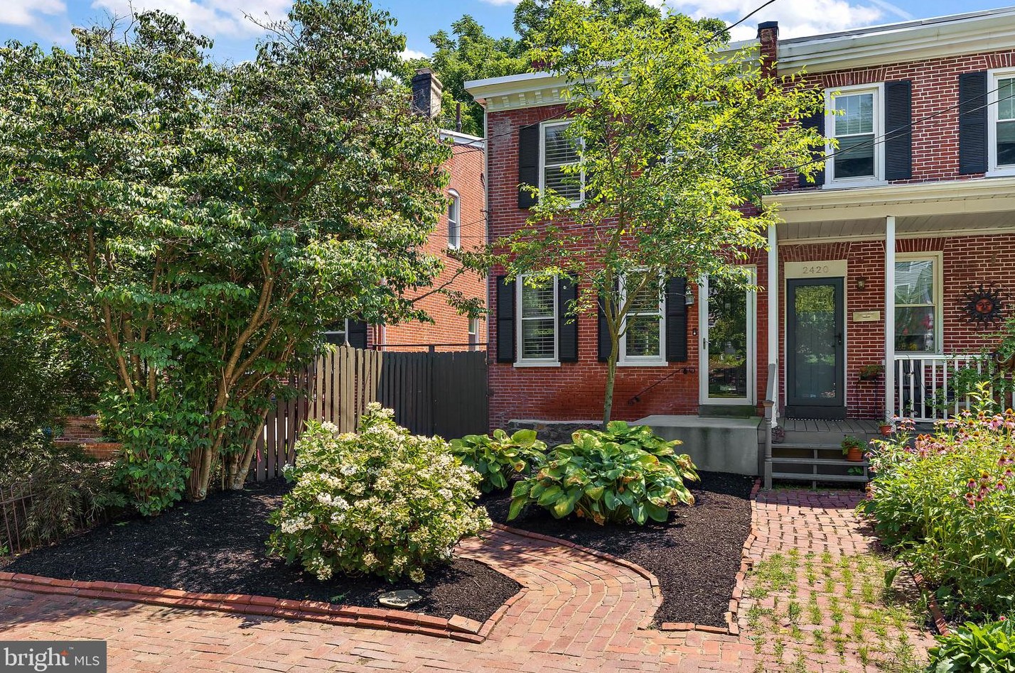 2422 Riddle Ave, Wilmington DE  19806-2127 exterior