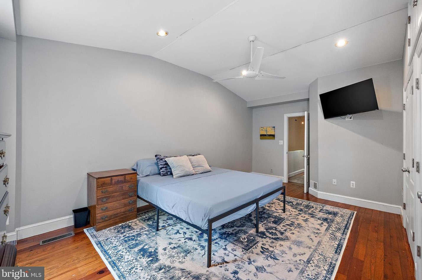 2422 Riddle Ave, Wilmington DE  19806-2127 exterior