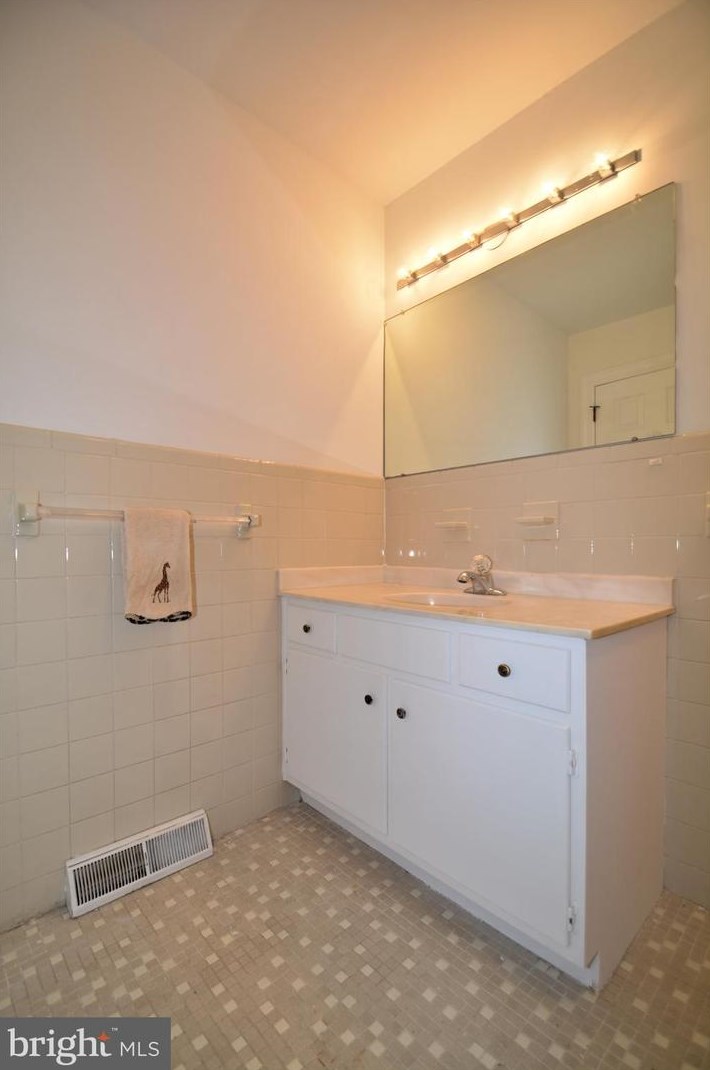 1133 Broom St, Wilmington DE  19806-4314 exterior