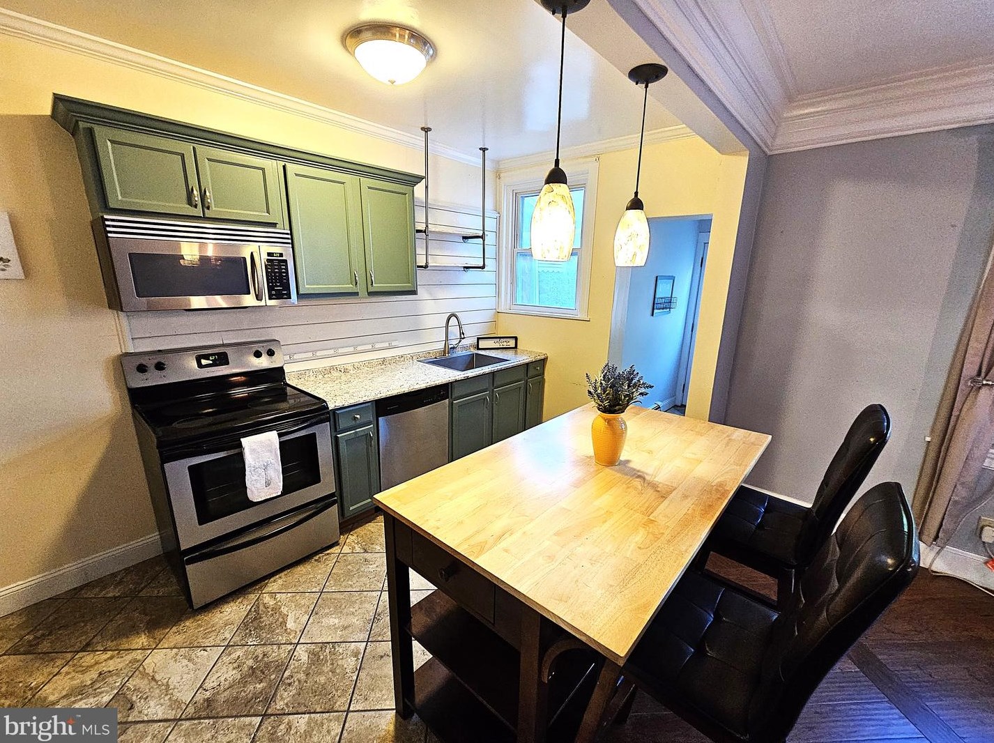 906 Rodney St, Wilmington DE  19806-4516 exterior