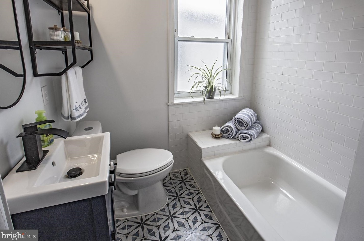 242 6th Ave, Wilmington, DE 19805