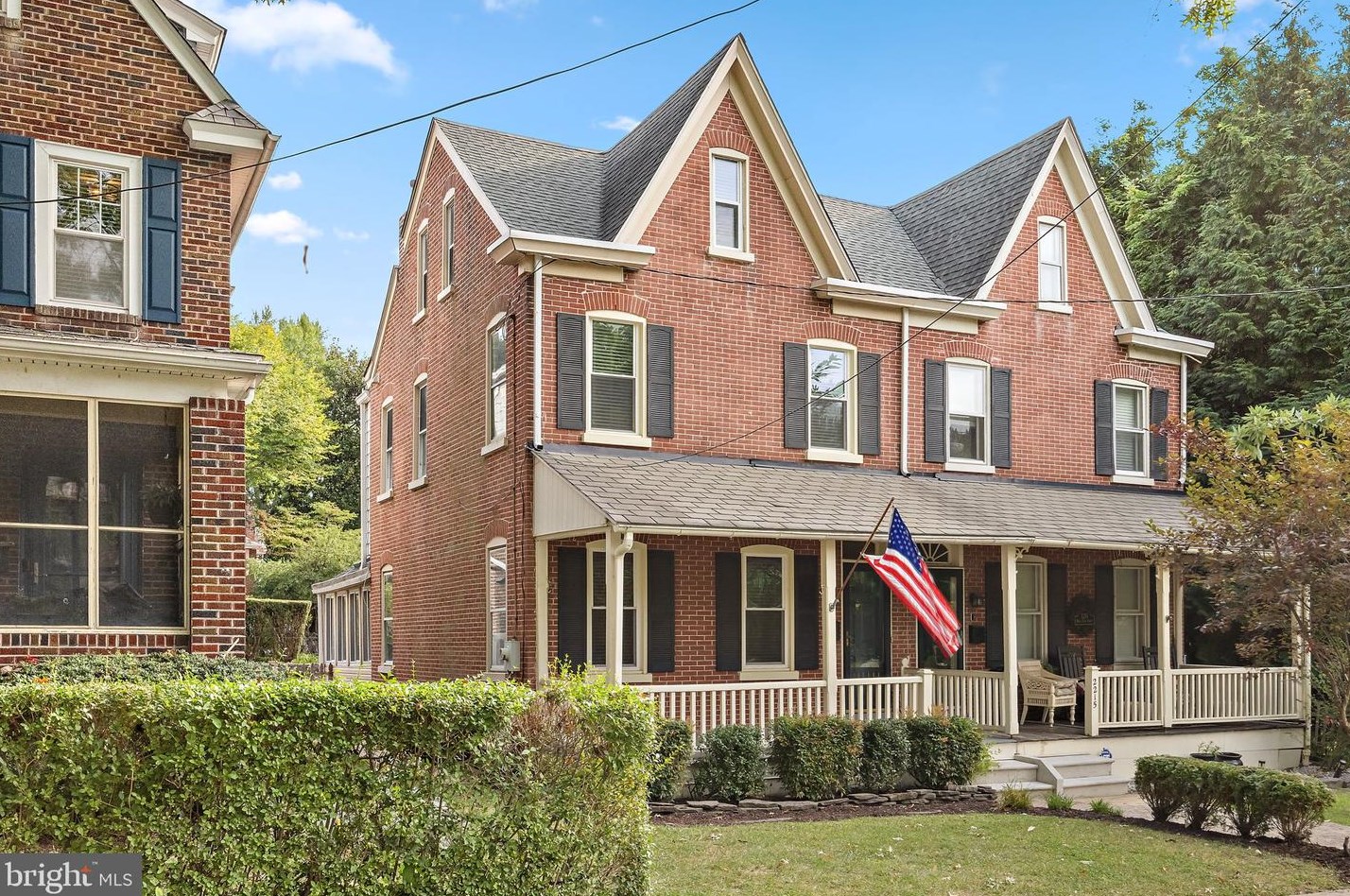 2217 17th St, Wilmington, DE 19806-2423