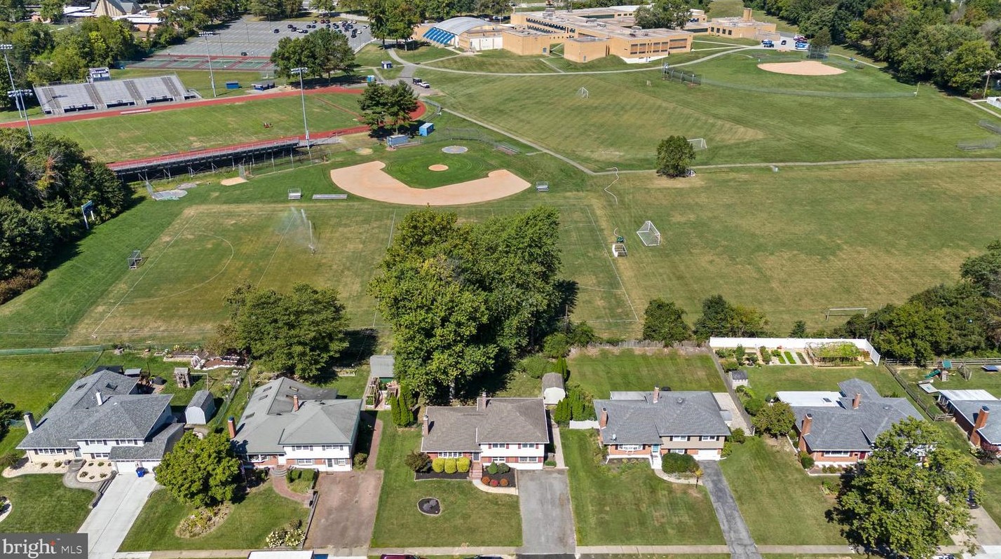 1019 Graylyn Rd, Wilmington DE  19803-3332 exterior