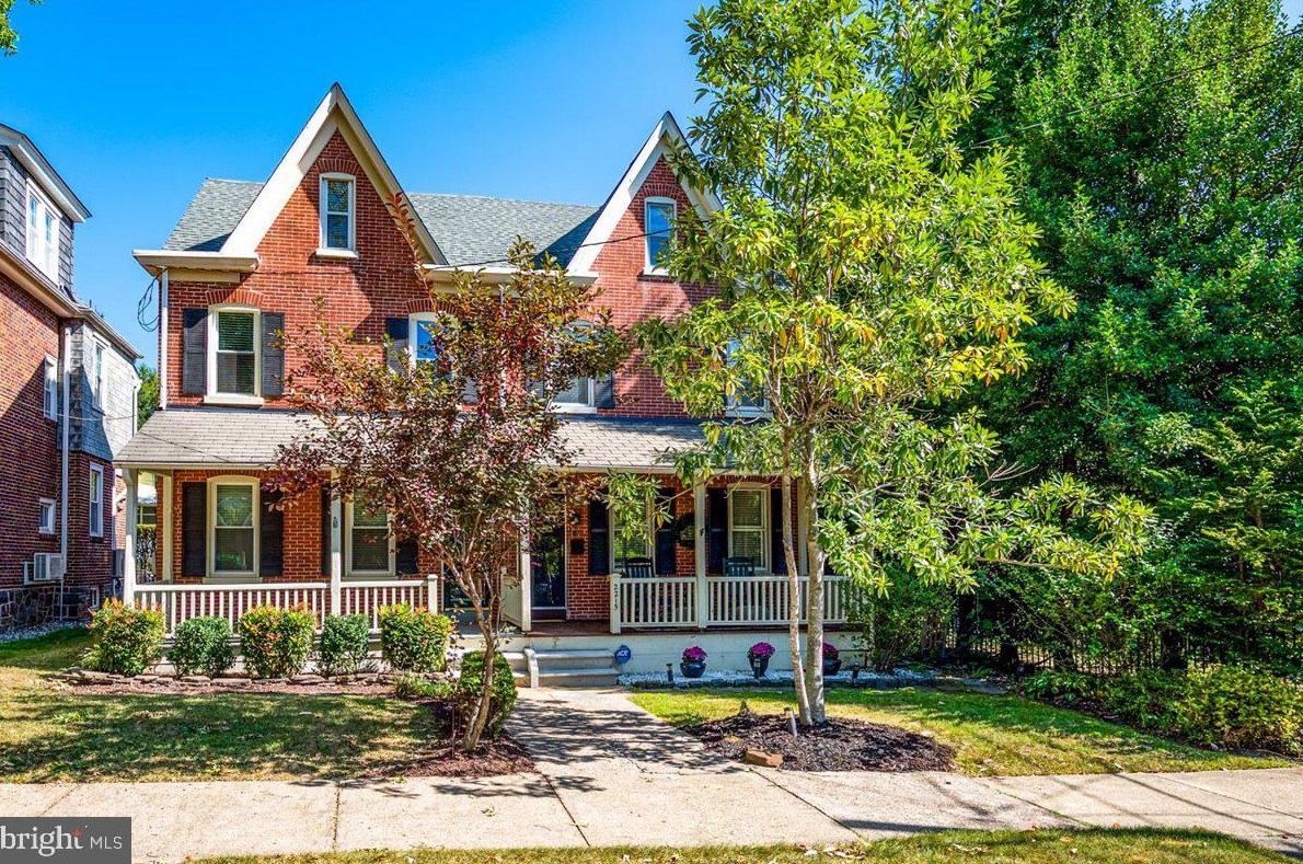 2215 17th St, Wilmington, DE 19806-2423