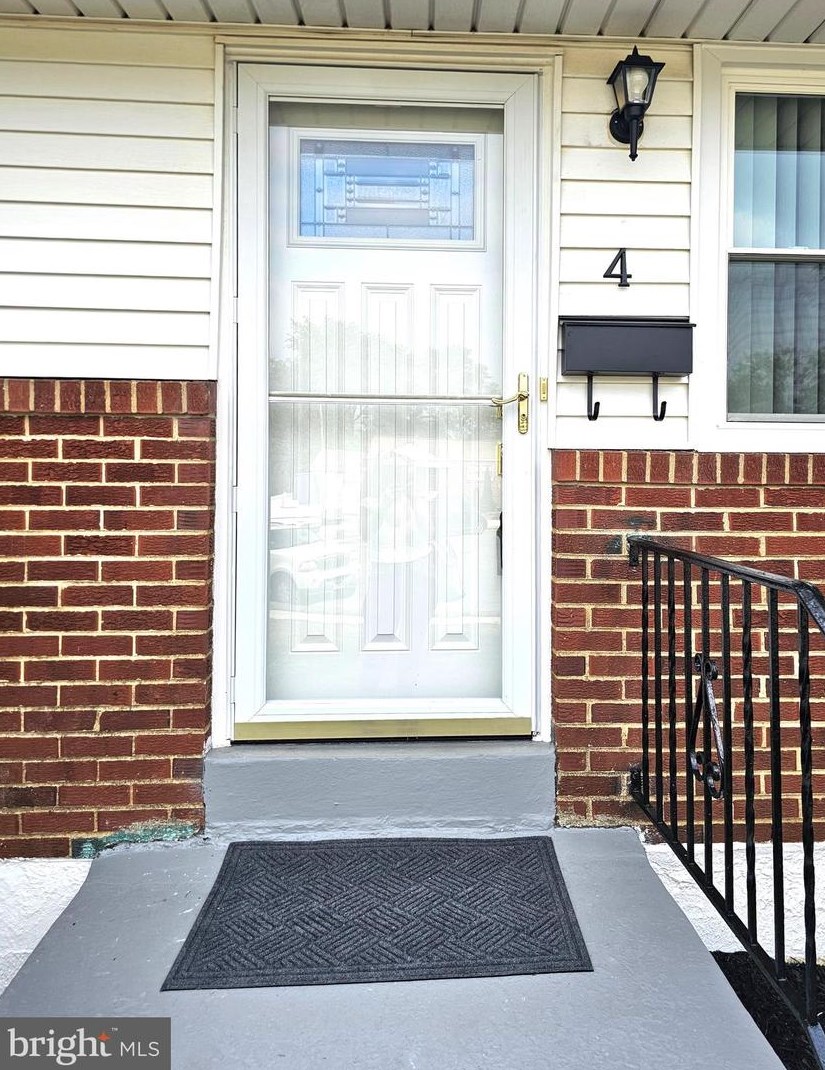 4 Radcliffe Ct, Wilmington, DE 19804