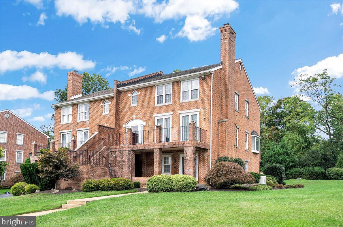 21 Stone Tower Ln, Wilmington, DE 19803